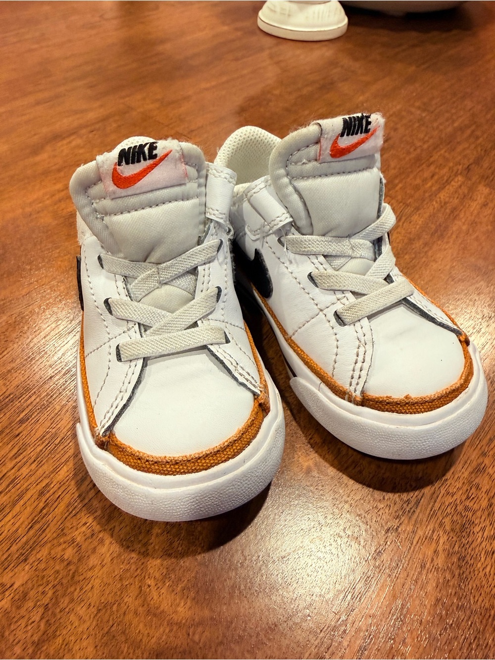 Nike White Kids Sneakers with Black Swoosh and Brown Accent - Picture 8 of 9